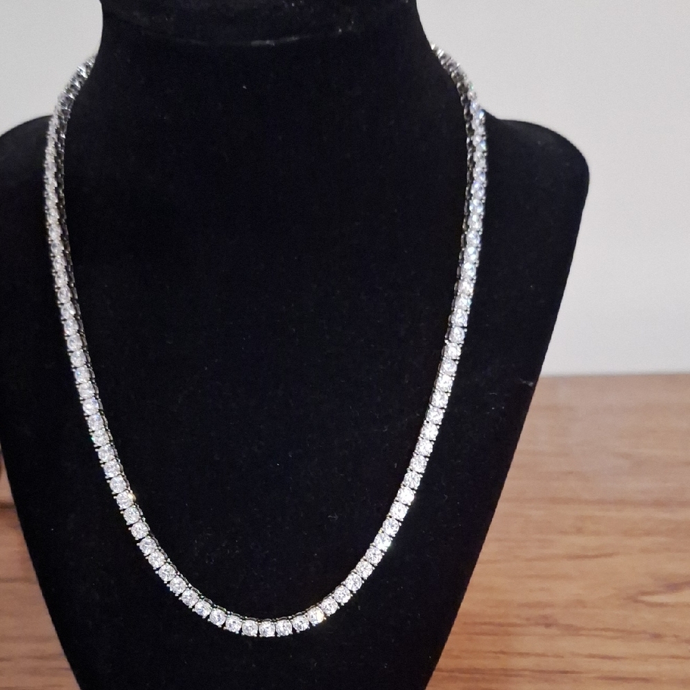 Elegant 18" Silver Tennis Necklace,